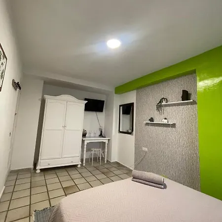 Homestay Muy Centrica. *